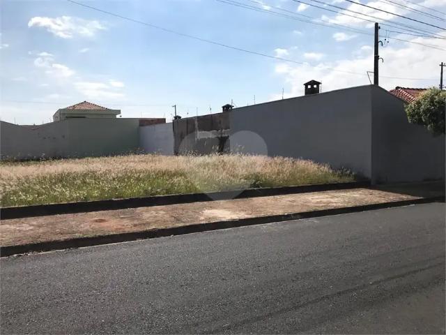Terreno / Lote para Venda em São Carlos/SP Jardim Bandeirantes
