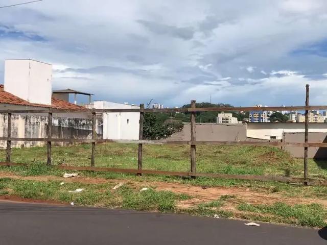 Terreno / Lote para Venda em São Carlos/SP Jardim Bandeirantes