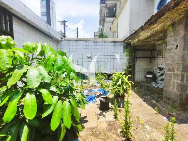 Terreno / Lote para Venda em Santos/SP Embaré