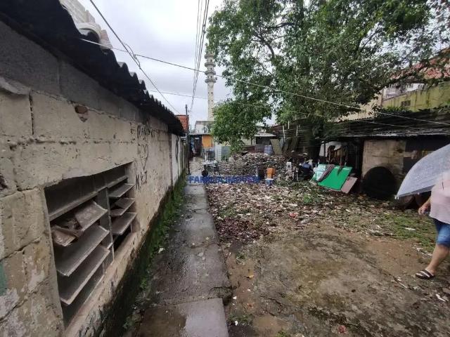 Terreno / Lote para Venda em Santos/SP Encruzilhada