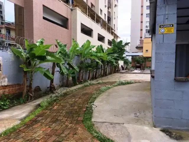 Terreno / Lote para Venda em Santos/SP Marapé