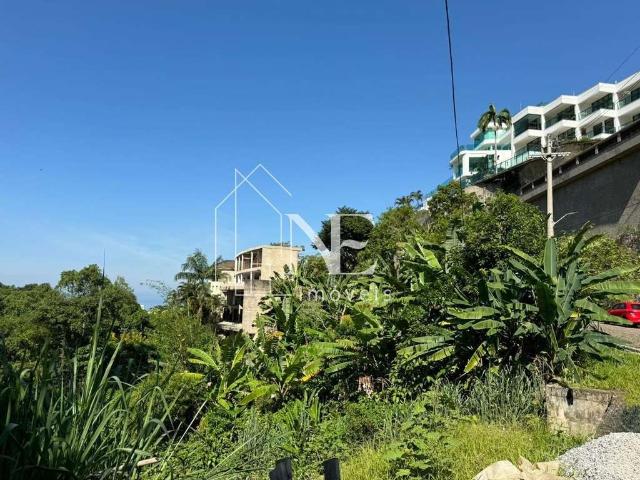 Terreno / Lote para Venda em Santos/SP Marapé