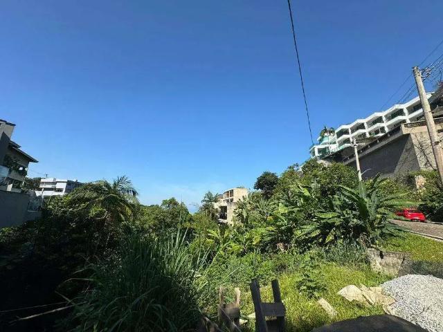 Terreno / Lote para Venda em Santos/SP Marapé