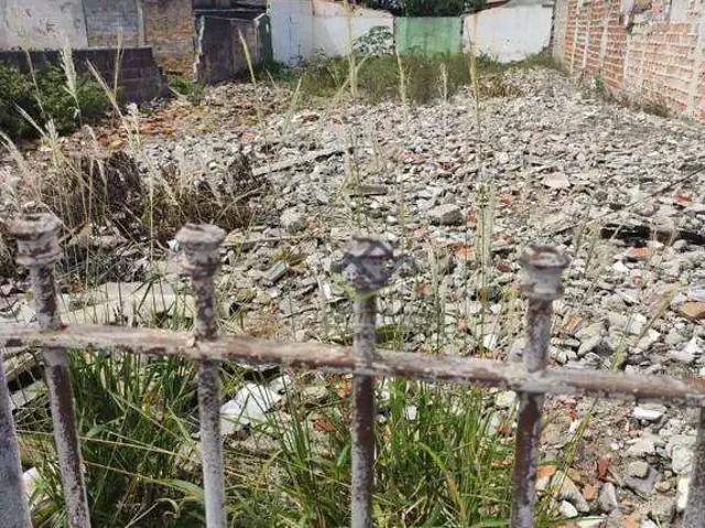 Terreno / Lote para Venda em Suzano/SP Parque Maria Helena