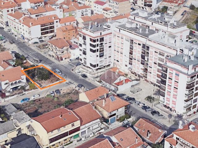 Terreno p/ construção 4 fogos + parqueamento Casal de Cambra