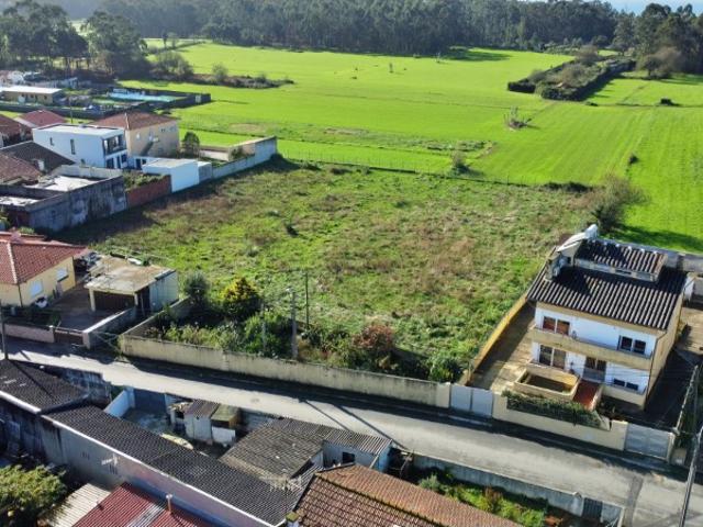 Terreno para 4 moradias em Lavra