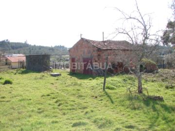 Terreno para construção num artigo urbano, o que significa que é possível construir a sua própria casa