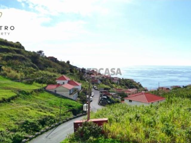 Terreno para Construção num Local Privilegiado na Calheta