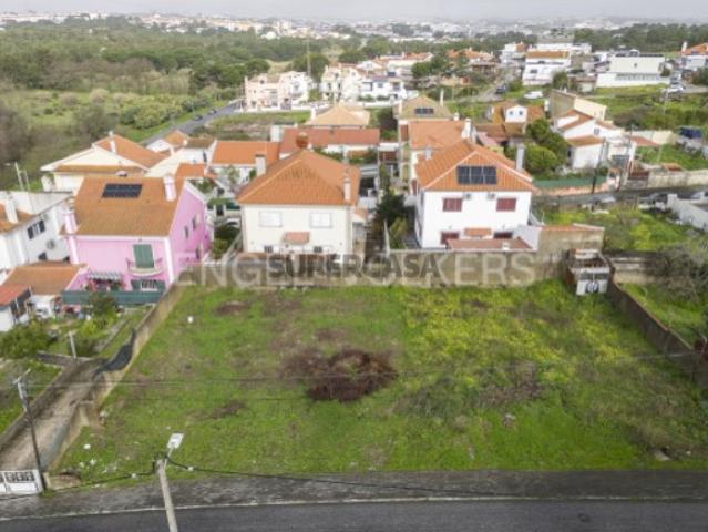 Terreno para construção na Charneca da Caparica