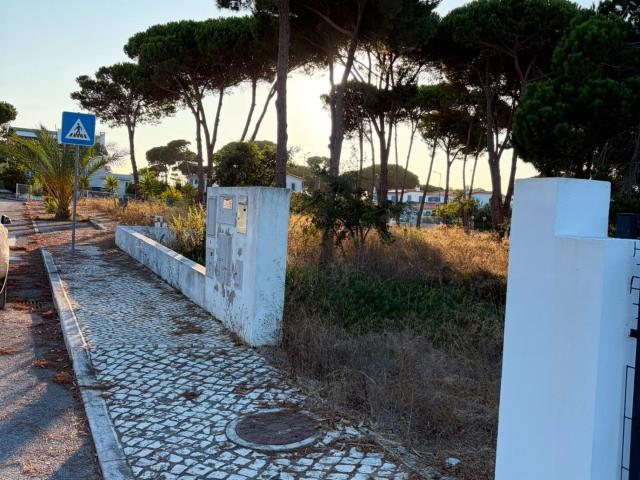 TERRENO PARA CONSTRUÇÃO NA LAGOA DE ALBUFEIRA – 275 M2 | EXCELENTE OPORTUNIDADE PARA CONSTRUIR A SUA CASA
