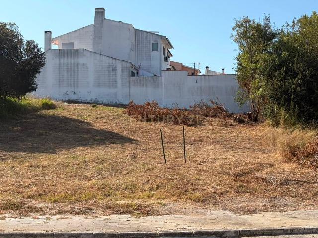 Terreno para Construção na Urbanização das Virtudes em Aveiras de Baixo