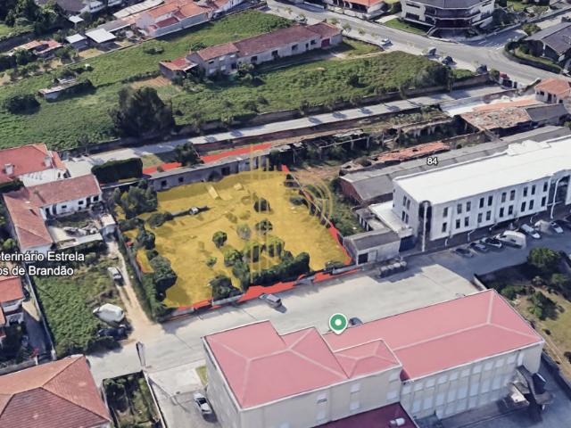 Terreno para construção no Centro de Paços de Brandão