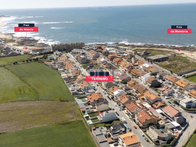 Terreno urbano em loteamento junto à Praia da Memória