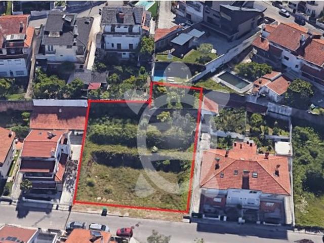 Terreno para construção à Solum com 975m2