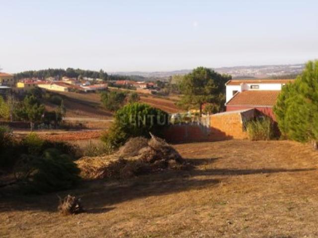 Terreno para construção c/ anexo Lourinhã