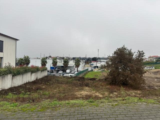 Terreno para Construção com 627 m² em Barrosas Idães, Felgueiras