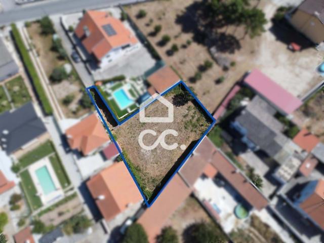 Terreno para construção com 832 M2 na zona de outeiro Seco, excelente localização, a 3 min do centro da cidade