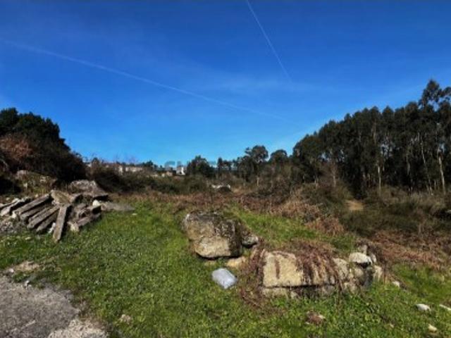 Terreno para construção com 890m2 em Meixomil, Paços de Ferreira