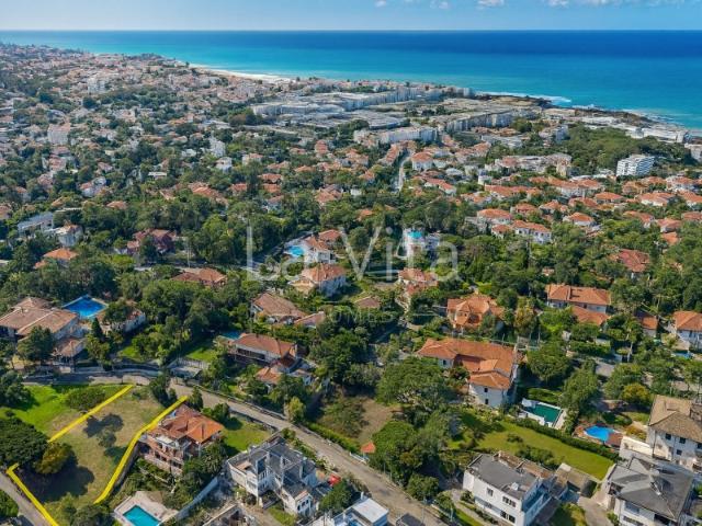 Terreno para construção com 1400 m2 no Estoril, Cascais