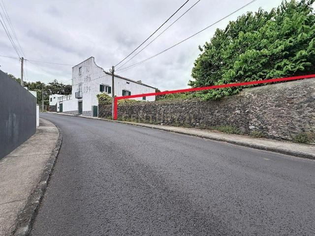 Terreno para Construção com 1.140 m² junto ao Pópulo – Livramento, Ponta Delgada
