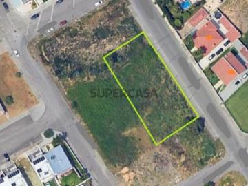 Terreno para construção com 1 490m2 em Santa Maria de Lamas