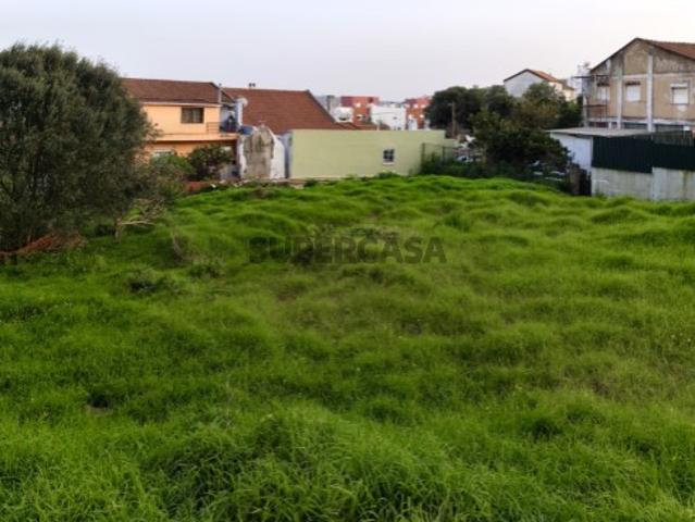 Terreno para Construção com 210m2 Amadora