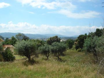 Terreno para construção com vistas boas num local sossegado a 10 min da vila Vila Nova de Poiares e 20 min.de Coimbra