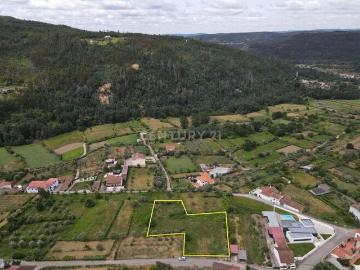 Terreno para construção com boas vistas numa localização sossegada junto o centro Vila Nova do Ceira