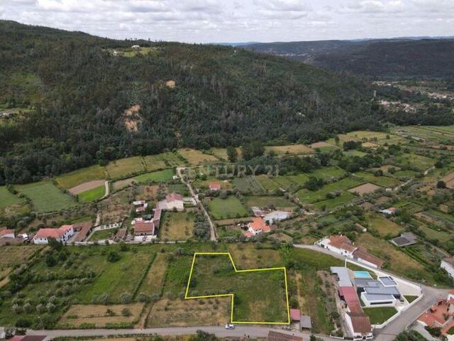 Terreno para construção com boas vistas numa localização sossegada junto o centro Vila Nova do Ceira