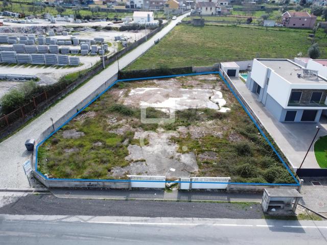 Terreno para construção com duas frentes, com área de 1320 m2