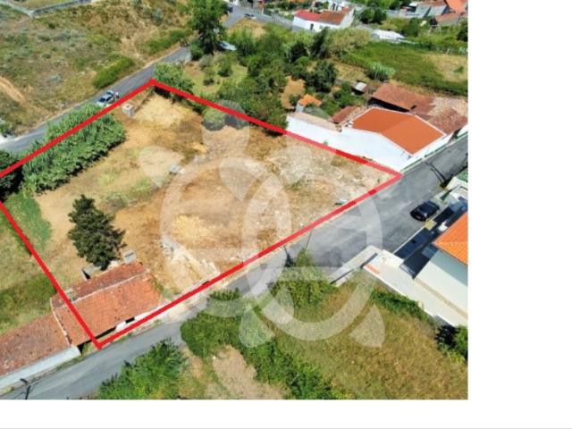 Terreno para construção, com duas frentes de estrada, a 5 minutos de Coimbra