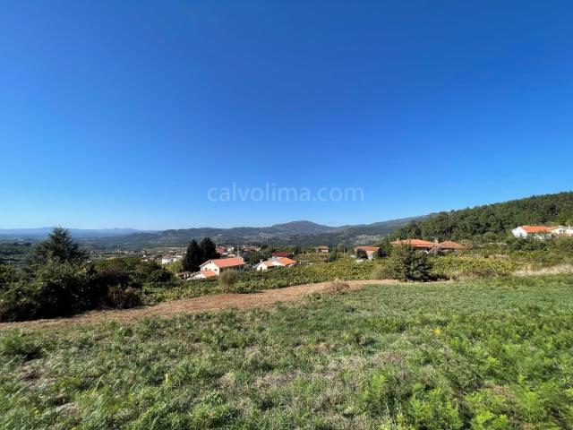 Terreno para construção com ótimas vistas, situado em Sá, Monção