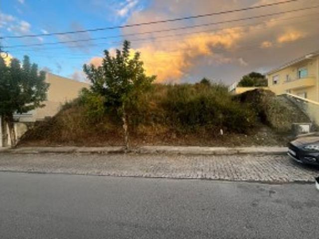 Terreno para construção com projeto de arquitetura para Moradia T3 | Pombeiro de Ribavizela, Felguei