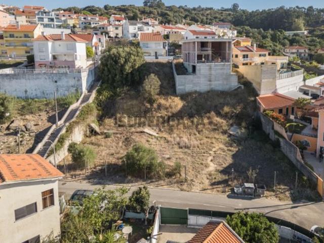 Terreno para construção de moradia com projeto aprovado | Bairro dos CTT Caneças
