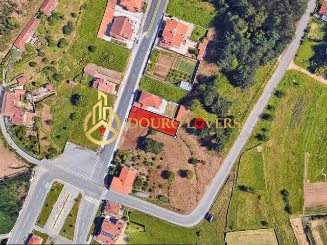 Terreno para Construção de Moradia Geminada em Olival