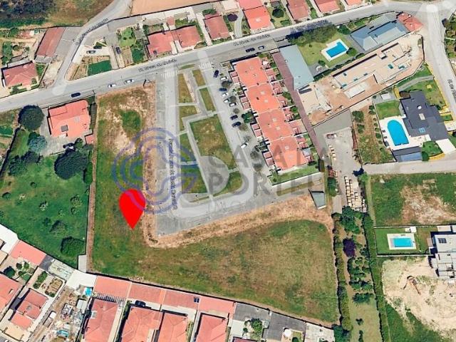 Terreno para construção de moradia de 3 frentes | Castelo da Maia | Cidade da Maia