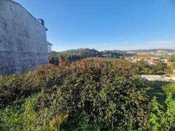 Terreno para construção de moradia de 3 frentes