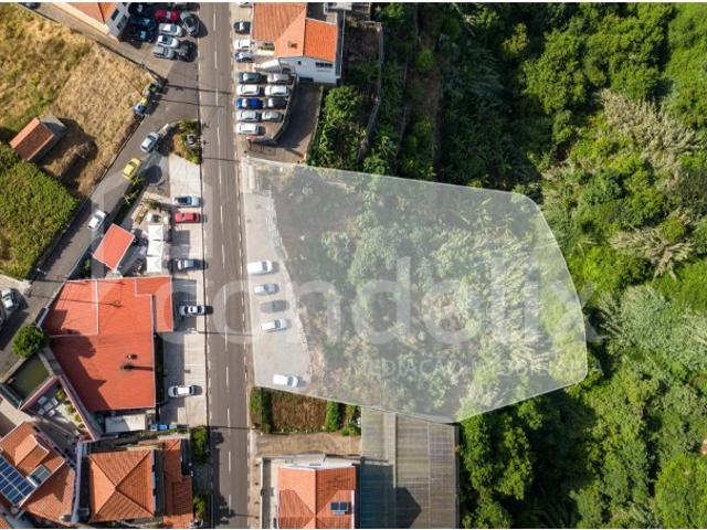 Terreno para construção de moradia ou comércio nos Canhas