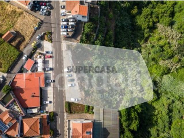 Terreno para construção de moradia ou comércio nos Canhas