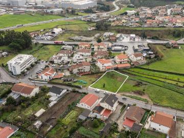 Terreno para Construção de moradia térrea com 1152m2 e 256m2 de implantação em Vila Nova de Famalicão
