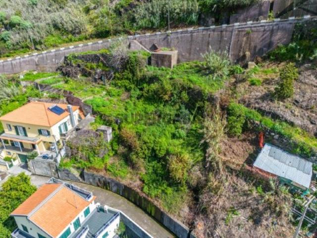 Terreno para Construção de Moradias ou Apartamentos Excelente Localização e Vista Mar