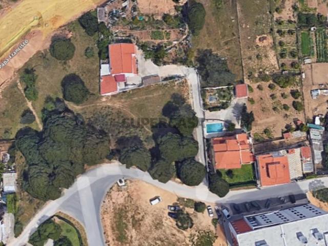 Terreno para construção de prédio em Quarteira