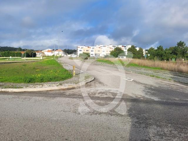 Terreno para construção de uma moradia isolada