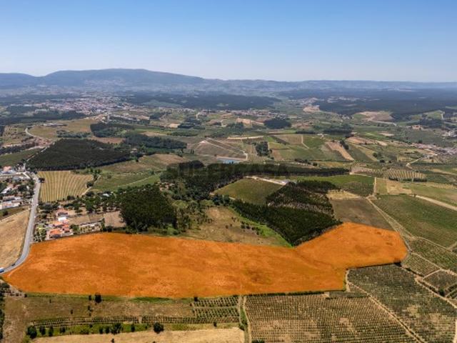 Terreno para construção de uma moradia, também com viabilidade para Projeto Turístico