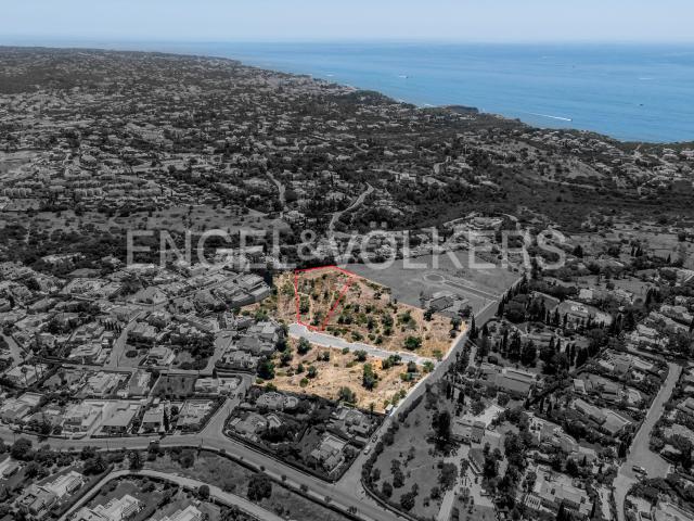 Terreno para construção de 2.231 m² para moradia contemporânea – Carvoeiro, Algarve