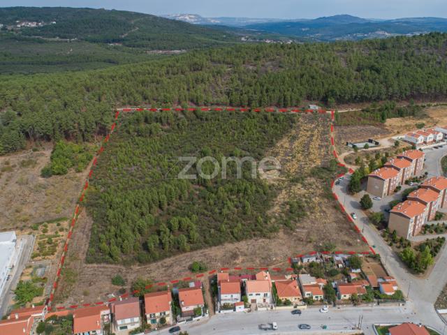Terreno para construção do porão, térreo e primeiro andar, Sabrosa