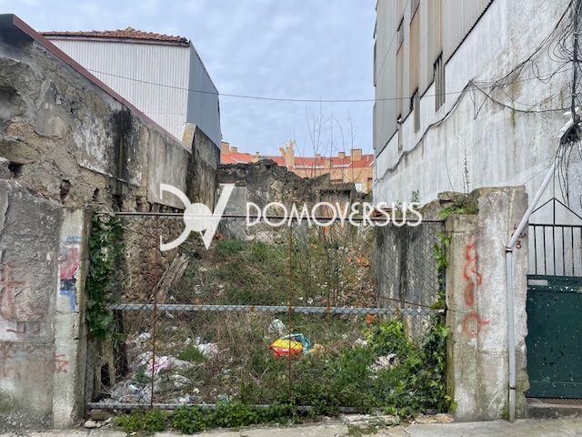 Terreno para Moradia T3 com Piscina a 5 min do Metro de Santo Ovídio