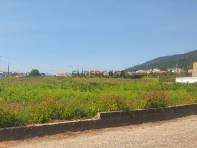 Terreno para construção em Areosa