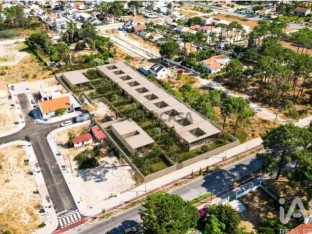 Terreno para construção em Charneca de Caparica e Sobreda