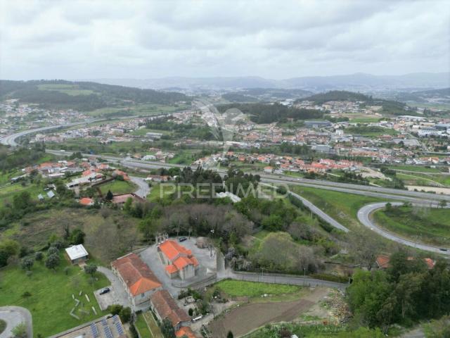 Terreno para construção em Polvoreira Guimarães